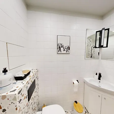 Modern 4 Min Walk From Alexander Nevski Apartment