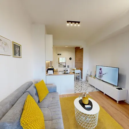 Апартамент Modern 4 Min Walk From Alexander Nevski София