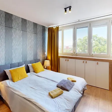 Modern 4 Min Walk From Alexander Nevski Апартамент *